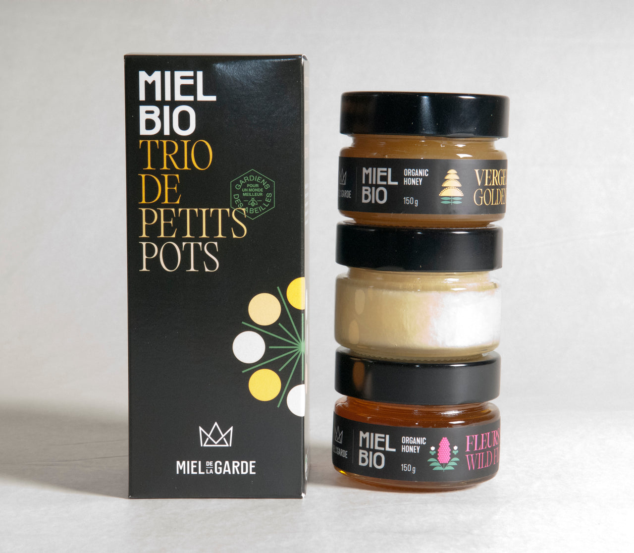 Un trio de pots de miel biologique